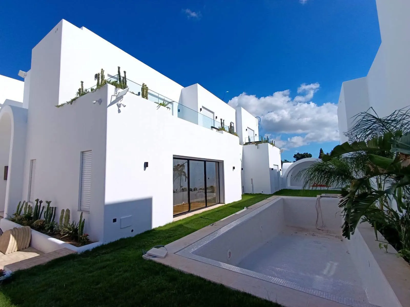 villa en S+4 de style méditerranéen Hammamet centre
