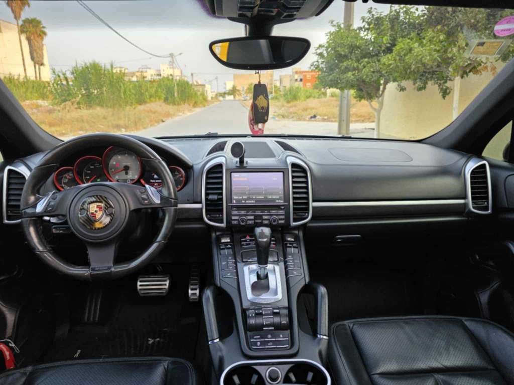 ✅Av porche Cayenne S Kit GTS essence 4.8 V8 modèle 2012 ttoption tél 23.964.164 