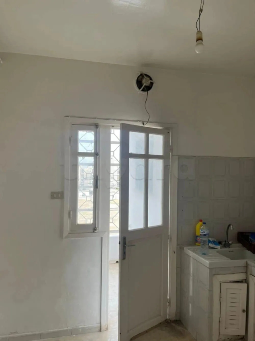 un appartement s+2 au 1er étage (sans ascenseur) a louern a Bardo 2 en Face Pâtisserie Ranim