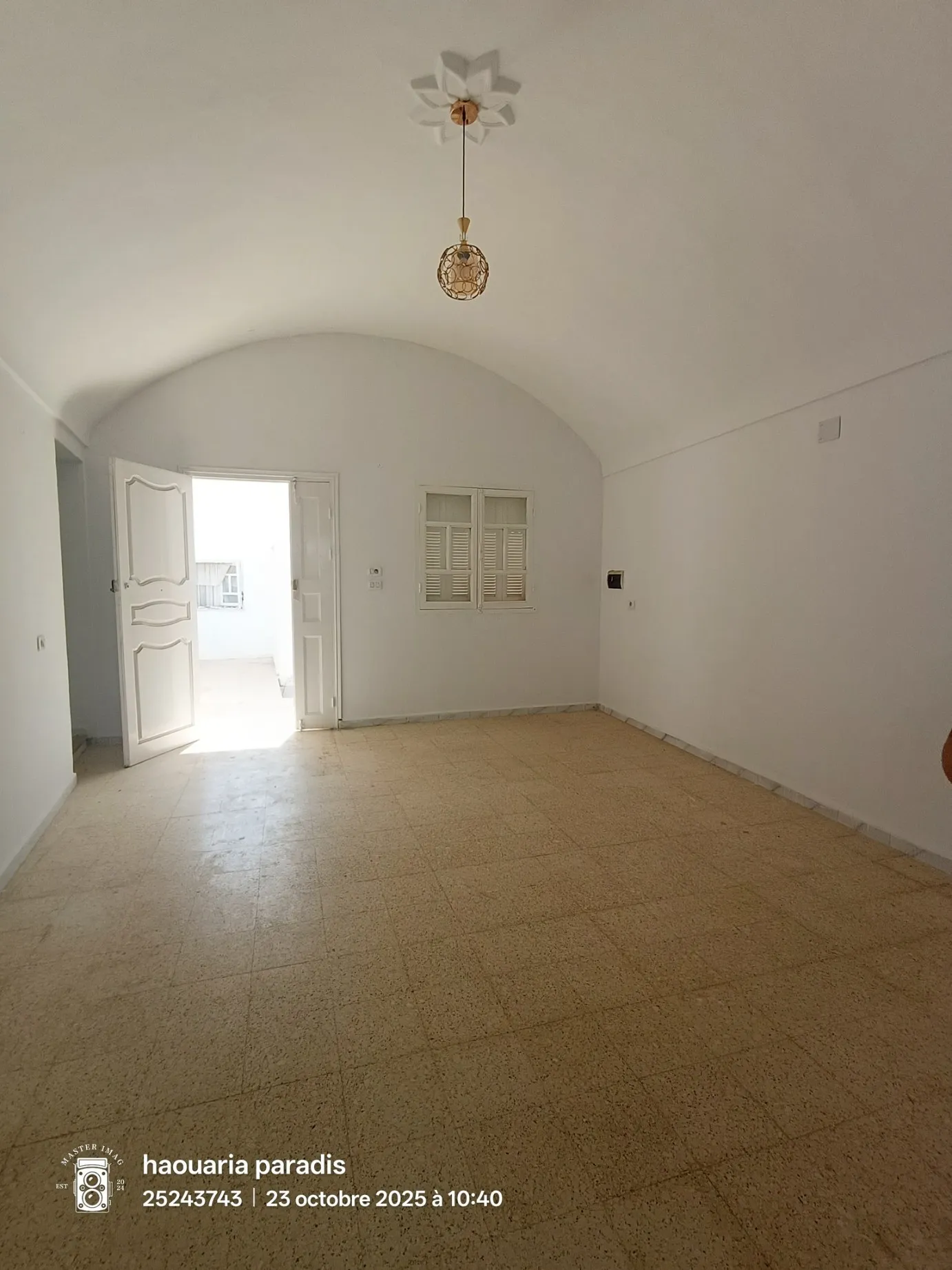 A vendre Deux maisons a elhaouaria centre ville 