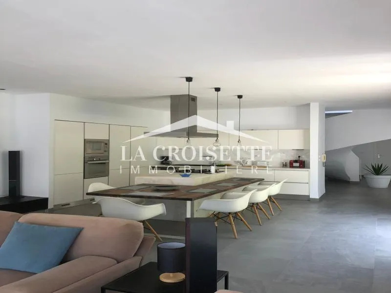 Villa s+4 meublée avec piscine à La Soukra ZVL0036