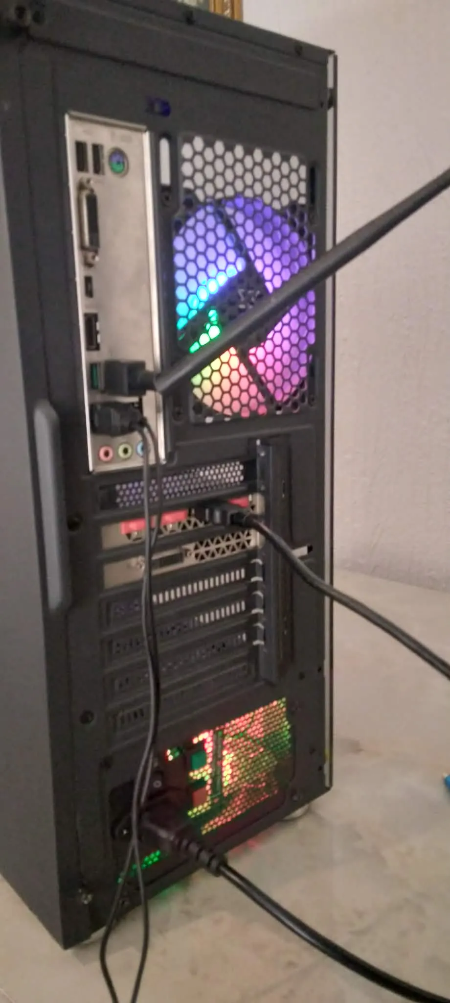 Ryzen 5 3600X 16Go GTX 1080 8Go SSD 480Go HDD 2To