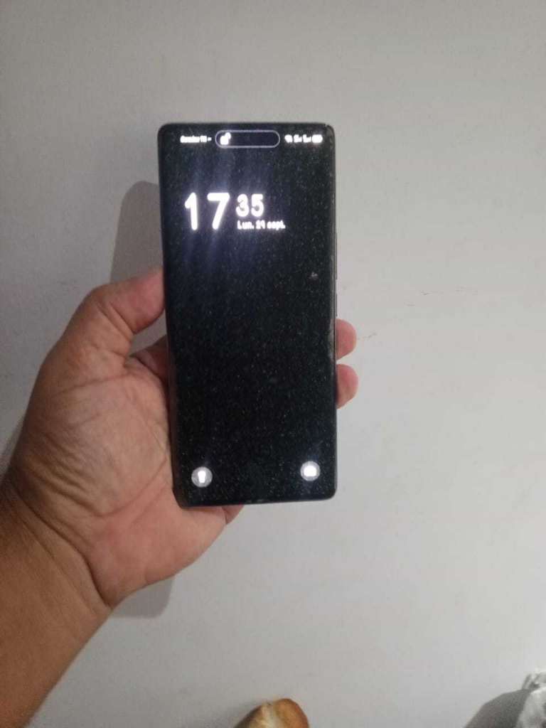 Téléphone 5g en bon état 