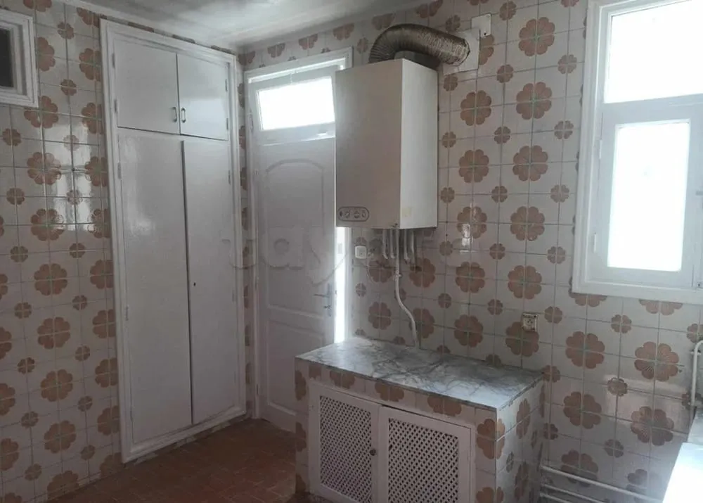 un appartement s+3 au 3éme étage (sans ascenseur) a louer a Manar 2 Prés de Colisée Soula