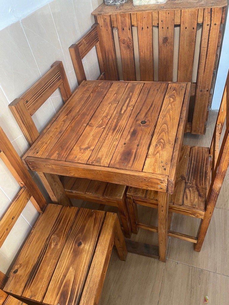 Table et 4 chaises bois