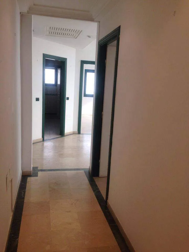 A louer un bureau de 120 m² au lac 1