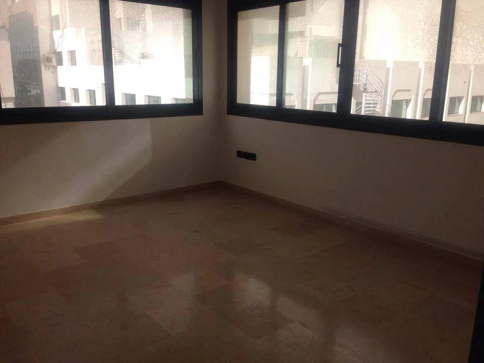 A louer un bureau de 120 m² au lac 1