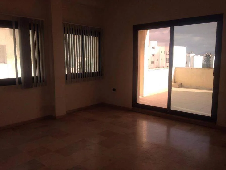 A louer un bureau de 120 m² au lac 1
