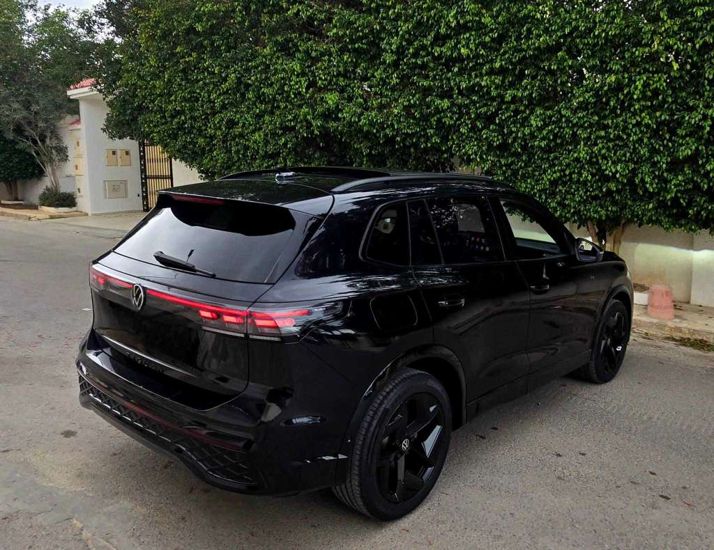 🚘 Volkswagen Tiguan R Line 2024 40.000km 🚘
          🔁 on accepte l échange des voitures
    