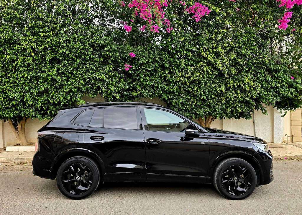 🚘 Volkswagen Tiguan R Line 2024 40.000km 🚘
          🔁 on accepte l échange des voitures
    