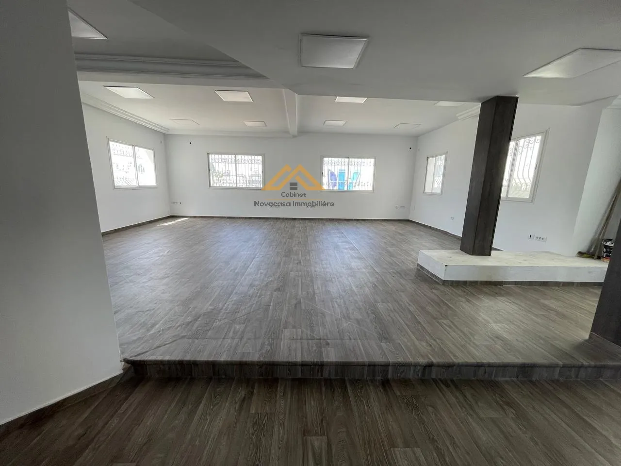 À Louer : Bureau Open Space 130 m² – Zone Touristique Khzema