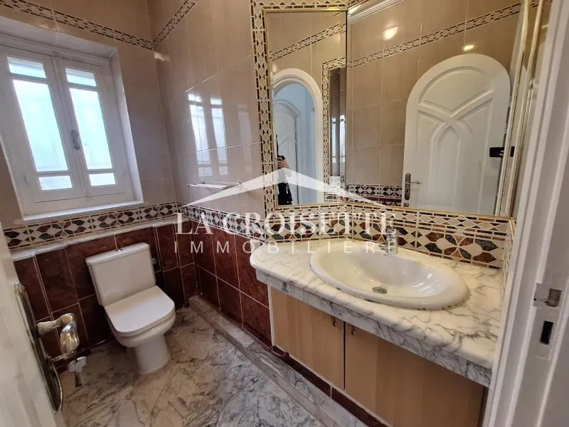 Villa S+6 à La Marsa MVL0131