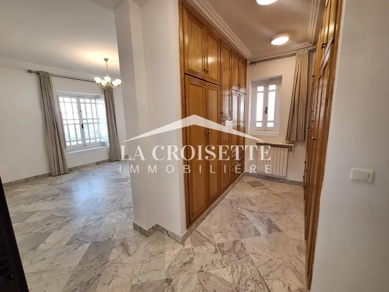 Villa S+6 à La Marsa MVL0131