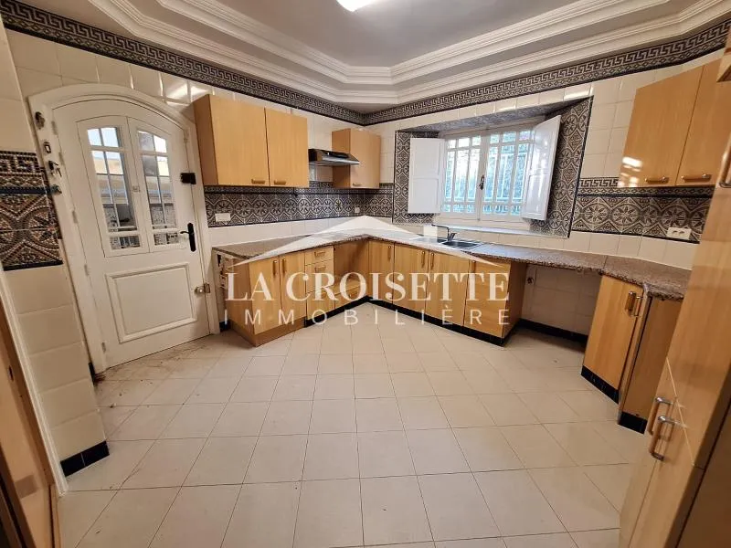 Villa S+6 à La Marsa MVL0131