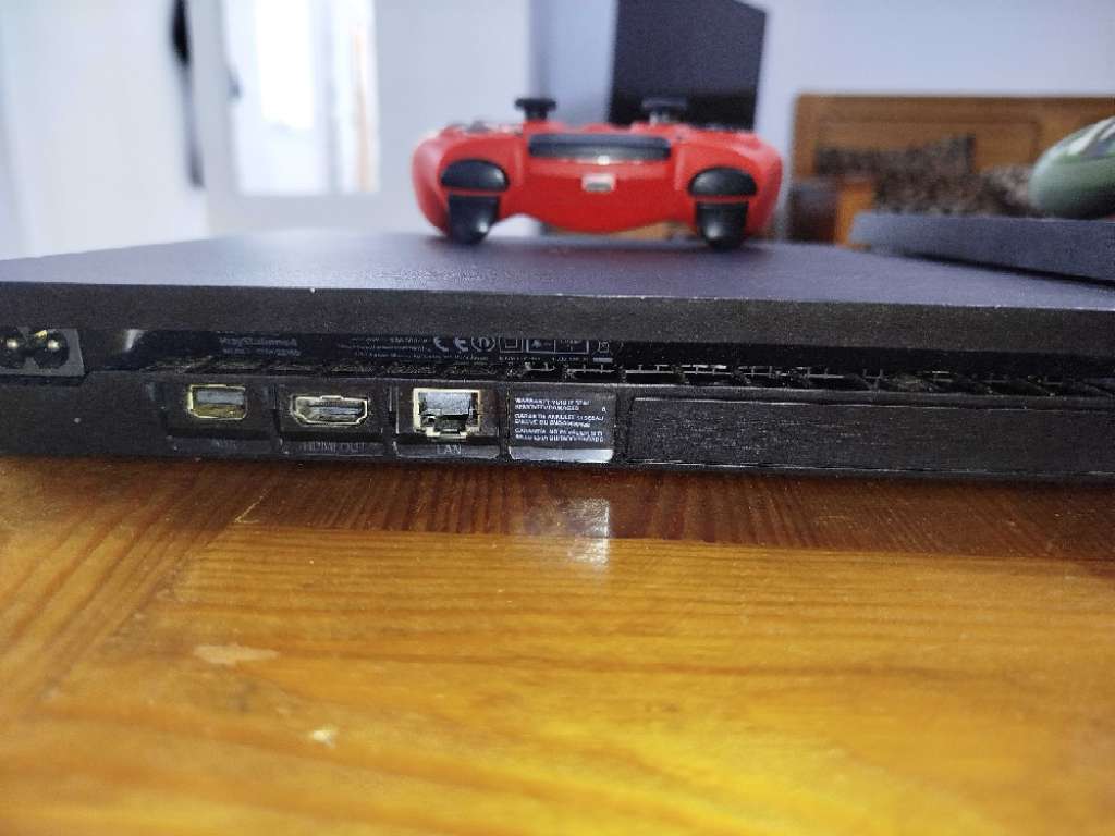 2 ps4 et 7 cd importé