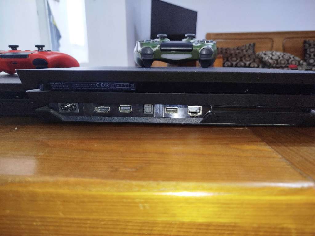 2 ps4 et 7 cd importé