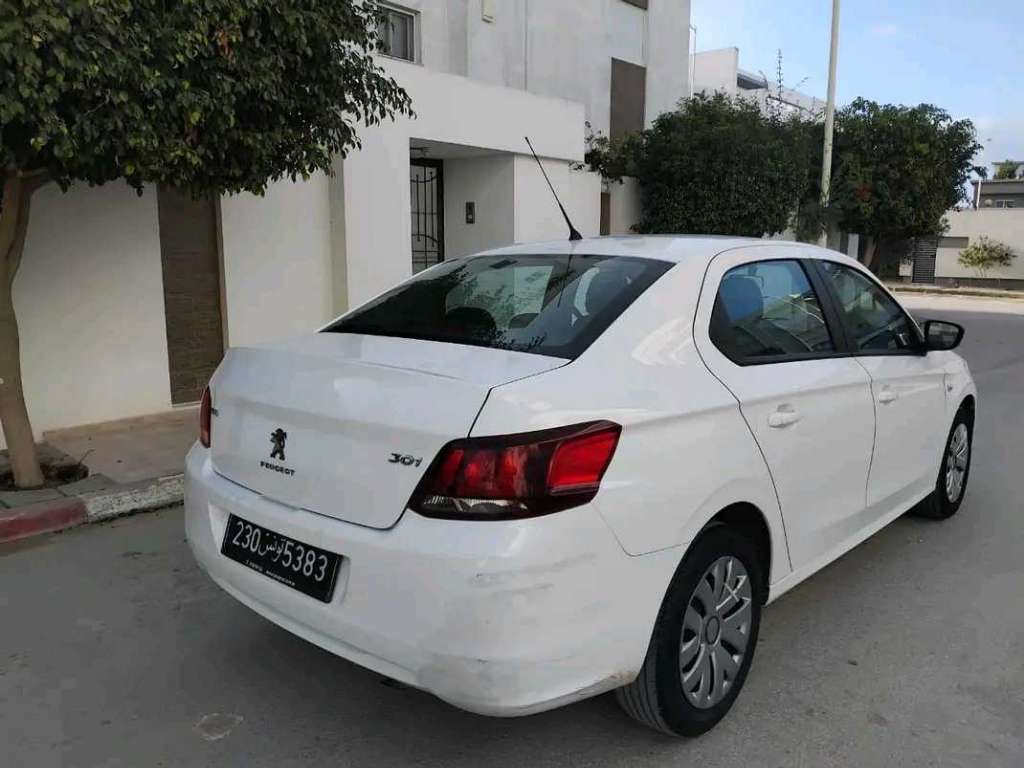 PEUGEOT 301 PREMIÈRE MAIN EN EXCELLENT ÉTAT