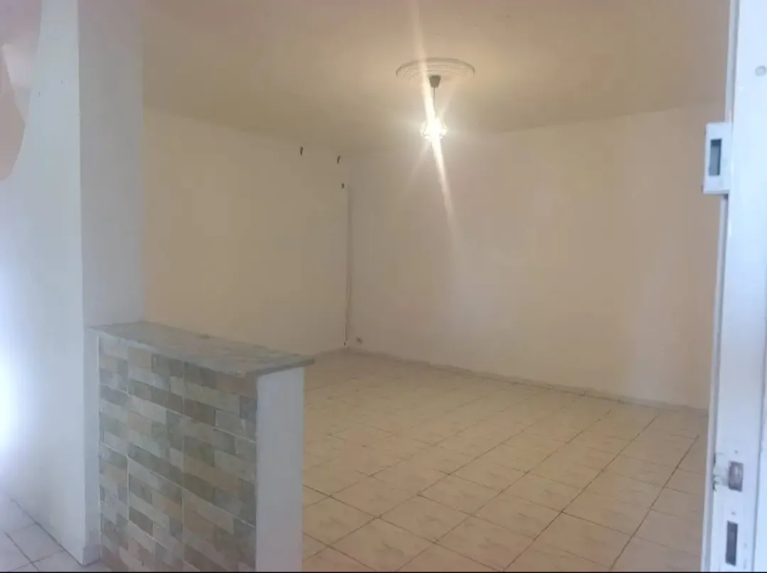 Location S2 vide à Mutuelle Ville 