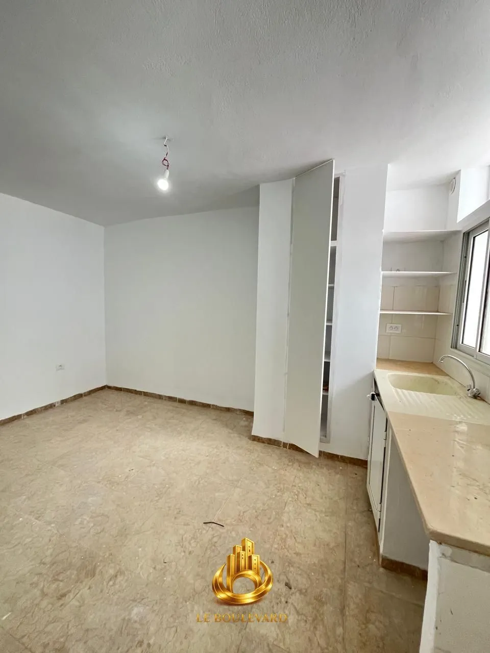 A Louer appartement S+2 vide au 3ᵉ étage, situé au centre-ville de Nabeul