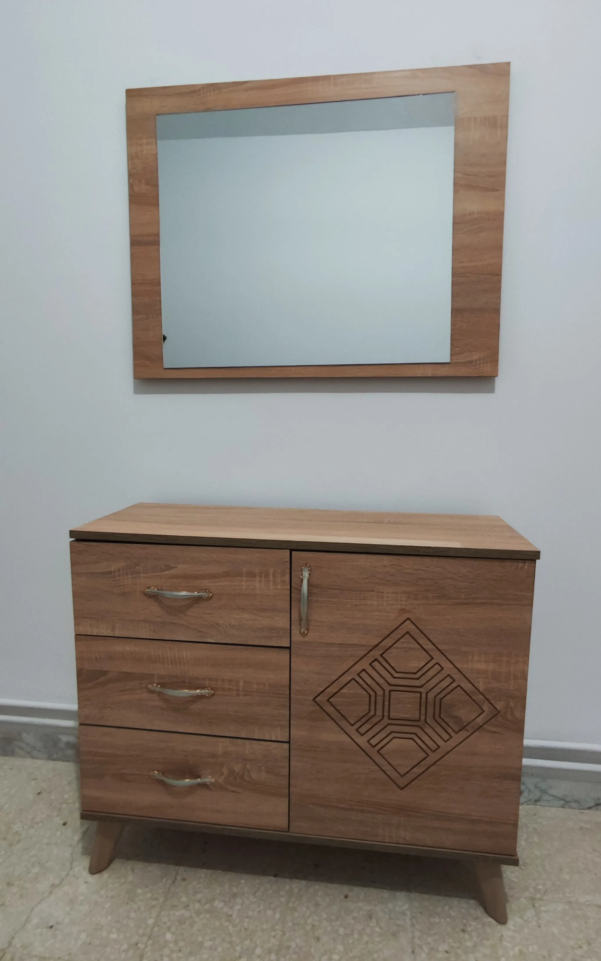 Chambre presque neuve et complète