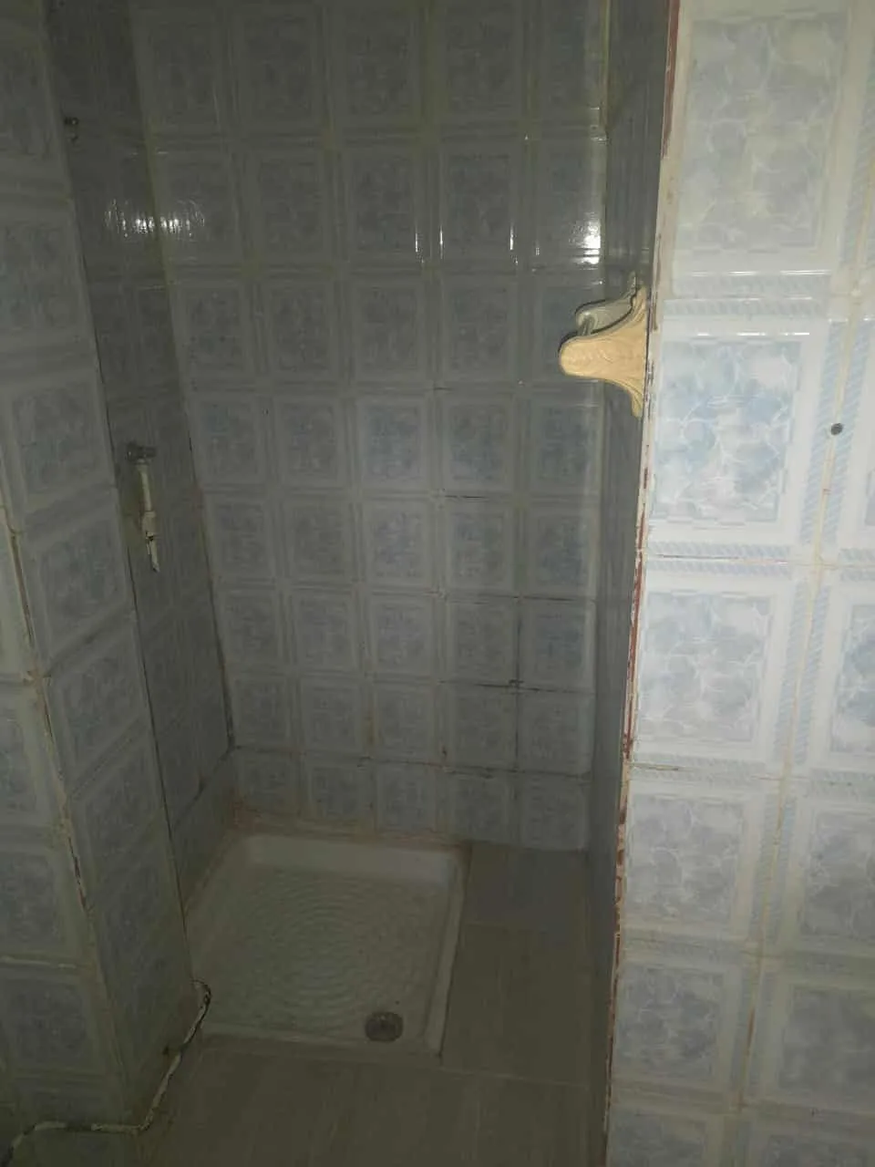 un studio s+1 vide au rdc a louer situé a Bardo prés de l'artisanat