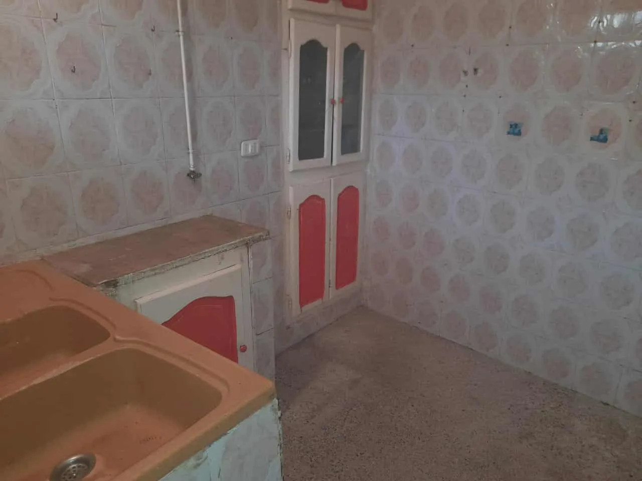 un studio s+1 vide au rdc a louer situé a Bardo prés de l'artisanat