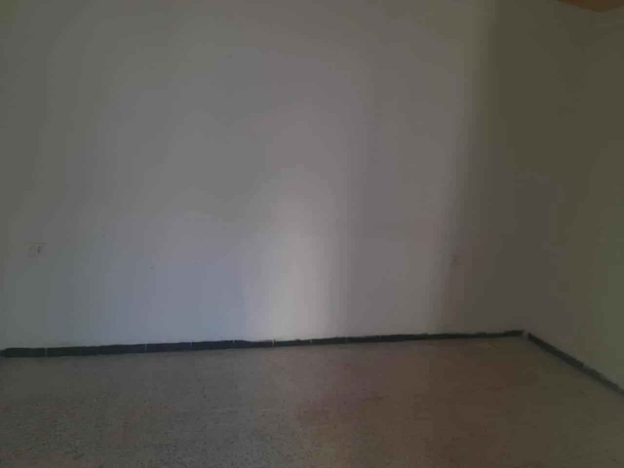 un studio s+1 vide au rdc a louer situé a Bardo prés de l'artisanat