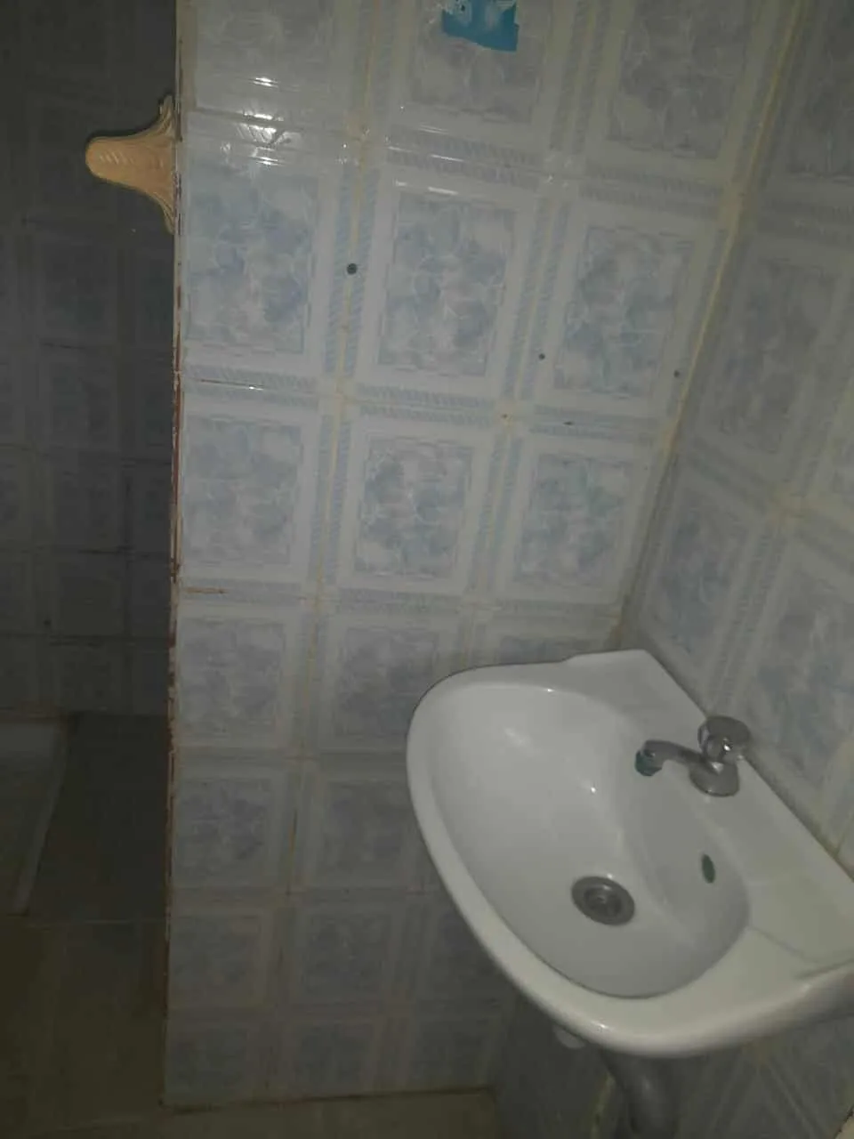 un studio s+1 vide au rdc a louer situé a Bardo prés de l'artisanat