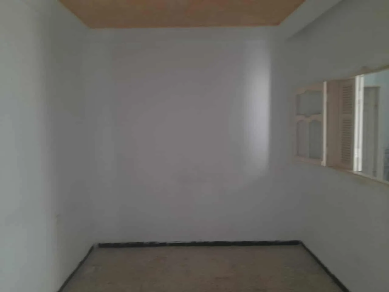un studio s+1 vide au rdc a louer situé a Bardo prés de l'artisanat