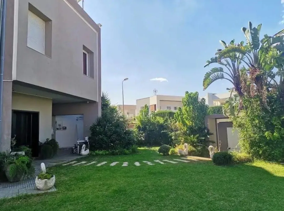 ✨À VENDRE: EXCLUSIVITE à Kantaoui – Villa Titré, Luxe avec Piscine, Jardin & Garage