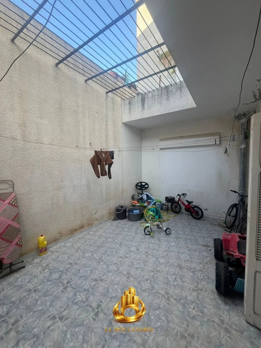 A Vendre Appartement S+2 situé dans un immeuble R+2 à Dar Chaabane, Nabeul