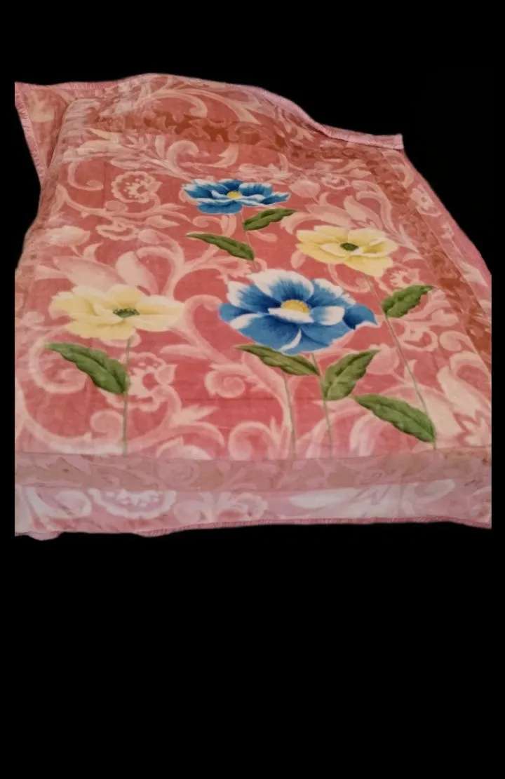 Couverture royal toyo gold chandu محفرة من جيهتين neuve