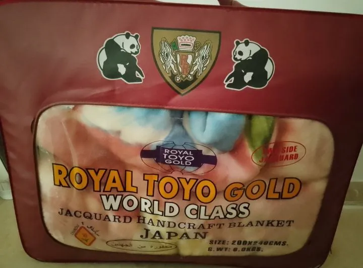 Couverture royal toyo gold chandu محفرة من جيهتين neuve