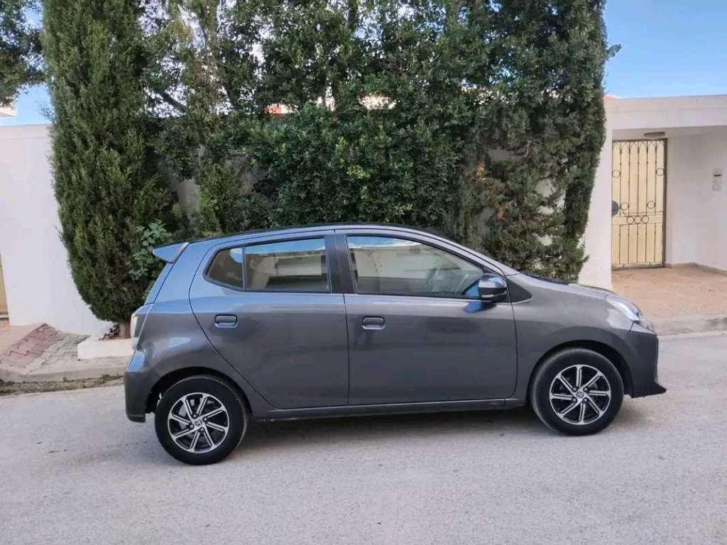 TOYOTA AYGO PREMIÈRE MAIN TRÈS PROPRE