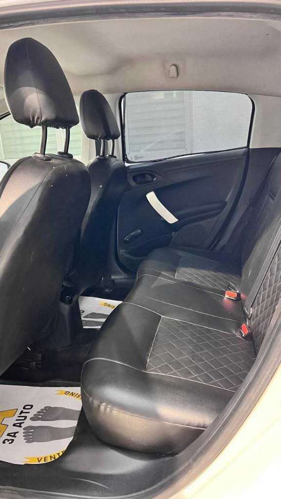 Voiture Peugeot 208