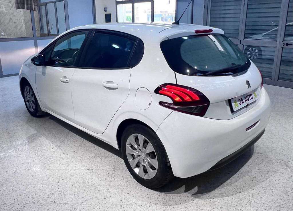 Voiture Peugeot 208