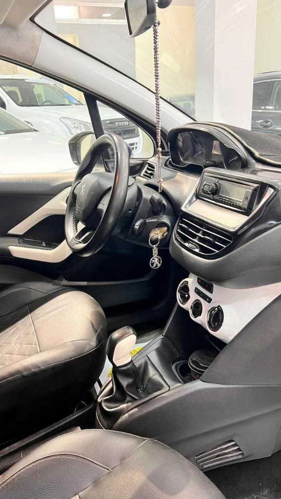 Voiture Peugeot 208