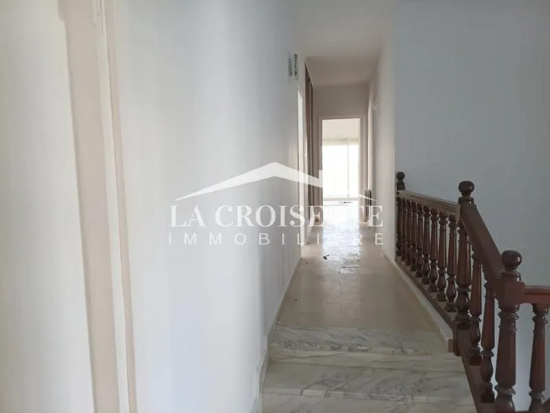 Villa S+4 avec jardin à la Marsa  MVL0087