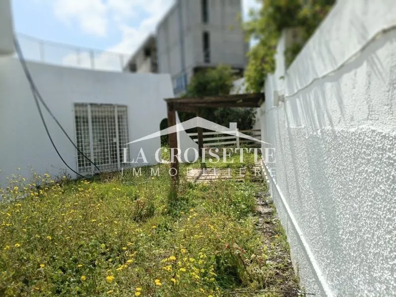 Villa S+4 avec jardin à la Marsa  MVL0087