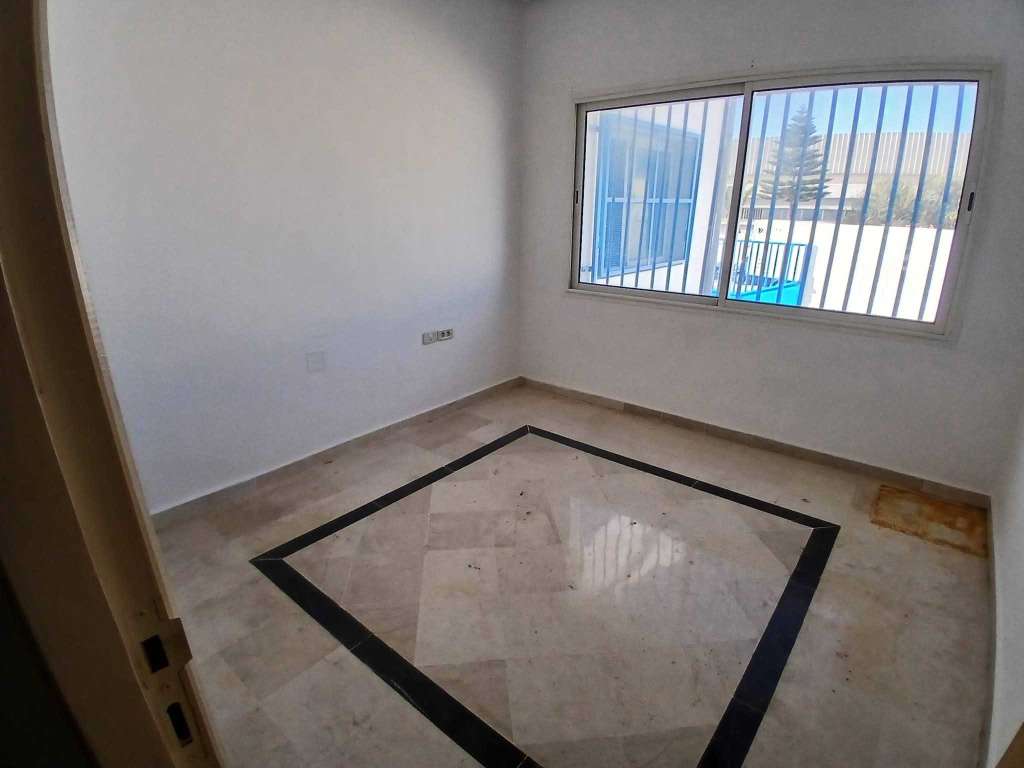 ✨ À LOUER : LOCAL INDUSTRIEL - SIDI ABDELHAMID ✨
Référence : R122