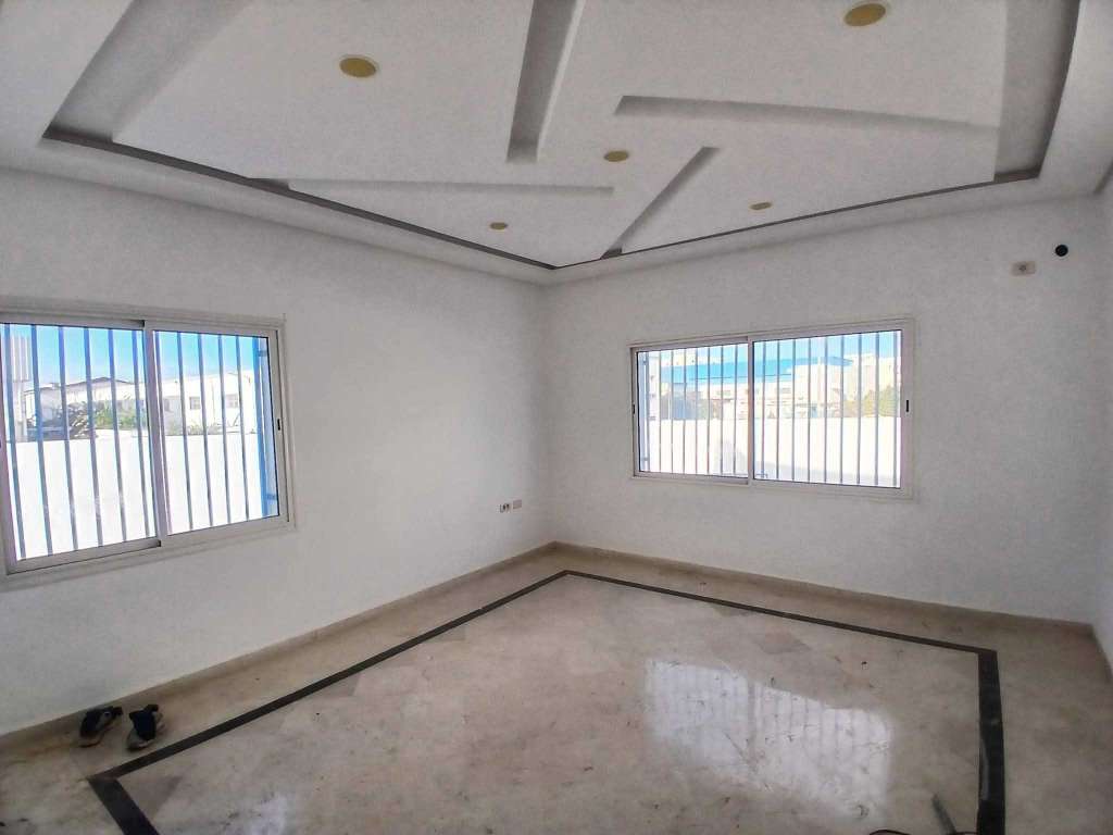 ✨ À LOUER : LOCAL INDUSTRIEL - SIDI ABDELHAMID ✨
Référence : R122