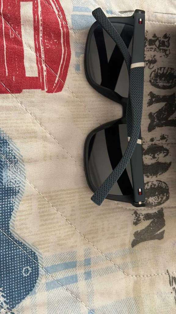 Lunette et bracelet tommy Hilfiger neufs