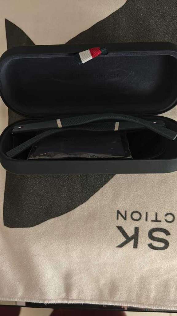 Lunette et bracelet tommy Hilfiger neufs