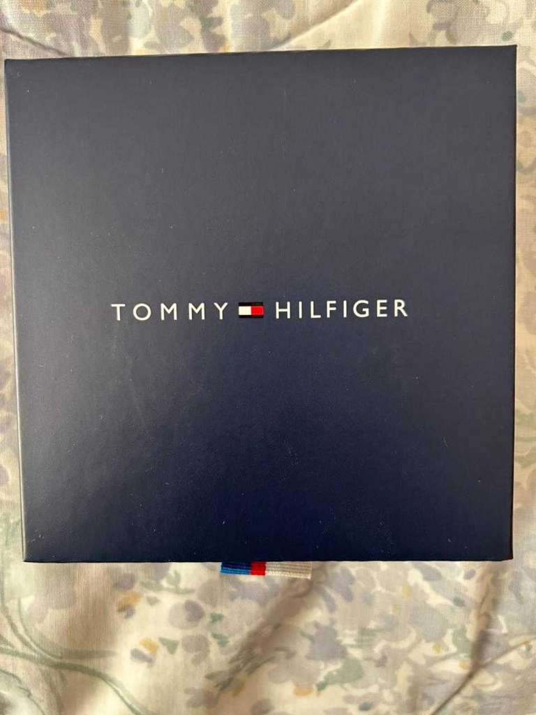 Lunette et bracelet tommy Hilfiger neufs