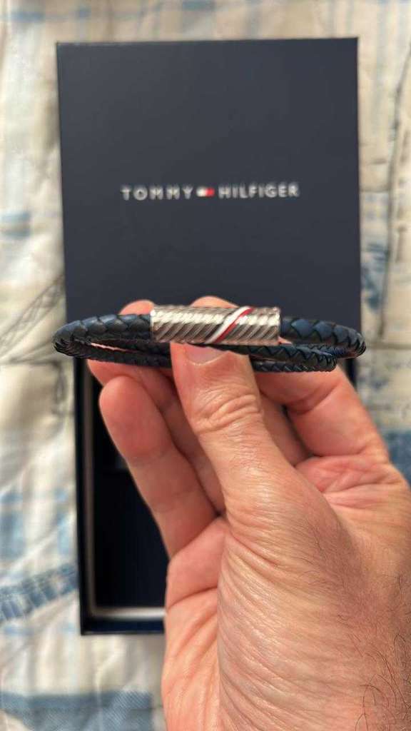Lunette et bracelet tommy Hilfiger neufs