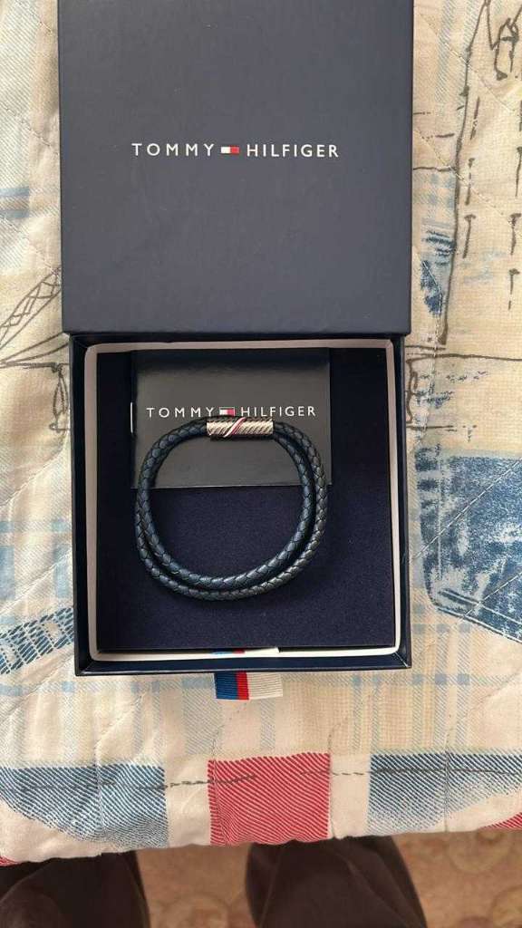 Lunette et bracelet tommy Hilfiger neufs