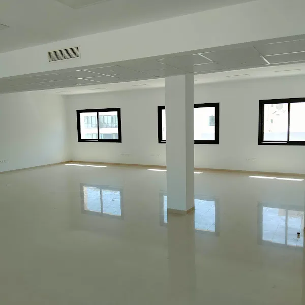 Superbe bureau 300m² au lac 2