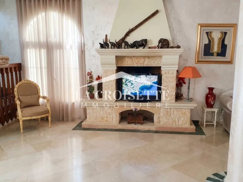 Villa S+4 avec piscine à La Soukra MVL0765