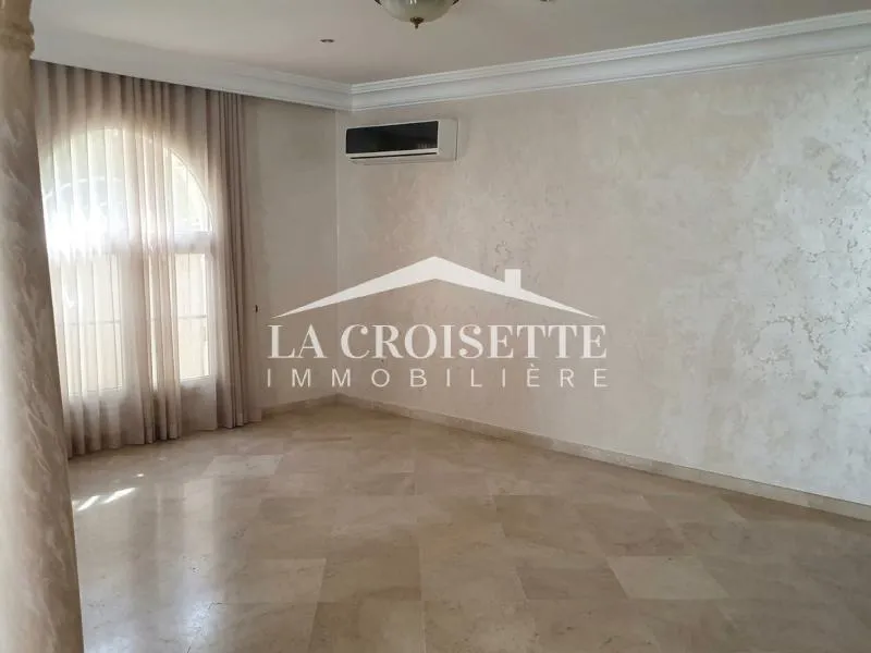 Villa S+4 avec piscine à La Soukra MVL0765
