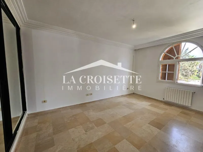 Villa S+4 avec piscine à La Soukra MVL0765